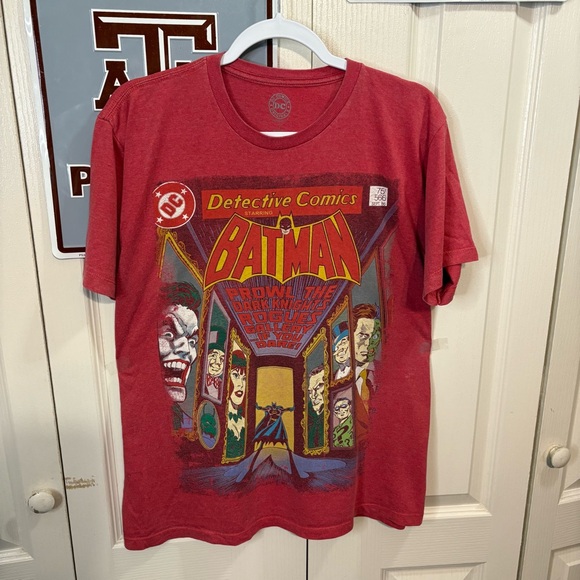 Detective Comics Batman T-shirt - Picture 1 of 7